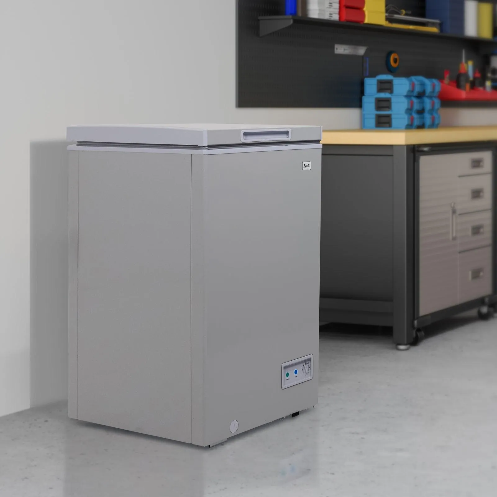 Avanti CF35F2G Avanti Garage Ready Chest Freezer - Platinum / 3.5 Cu. Ft.