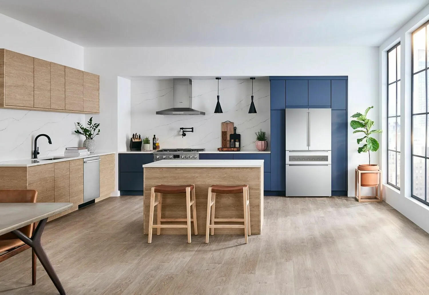 Bosch B36CL81ENG 800 Series French Door Bottom Mount Refrigerator 36'' Easy Clean Stainless Steel B36Cl81Eng