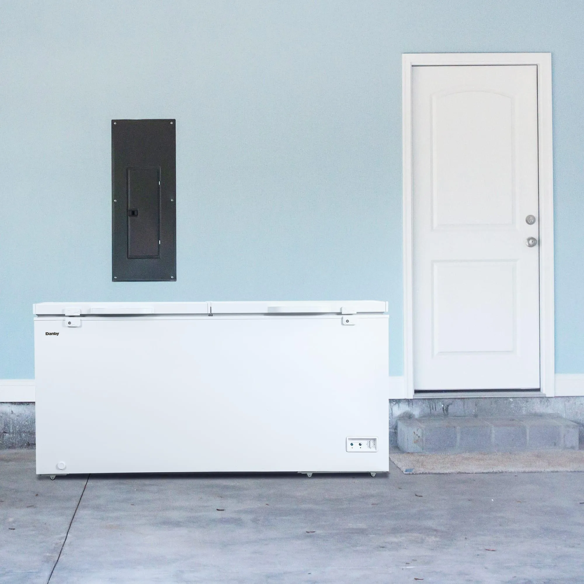 Danby DCFM171A1WDB Danby 17.1 Cu. Ft. Chest Freezer 2 Door In White