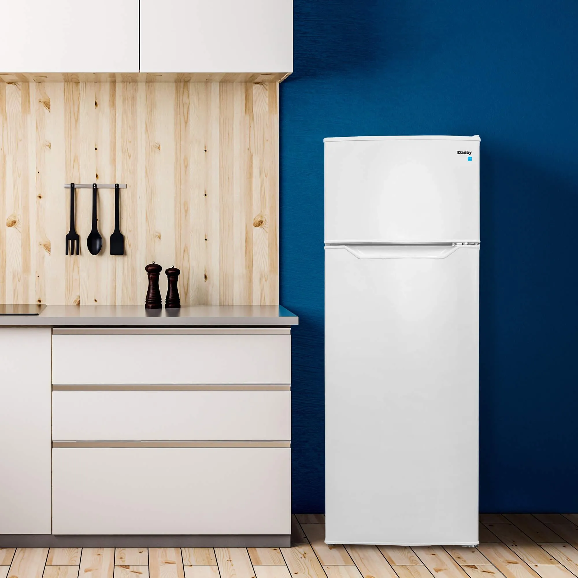 Danby DPF074B2WDB6 Danby 7.4 Cu Ft Top Mount Refrigerator