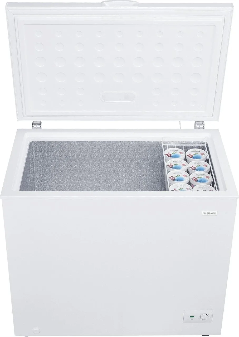 Frigidaire FFCS0922AW Frigidaire 8.7 Cu. Ft. Chest Freezer