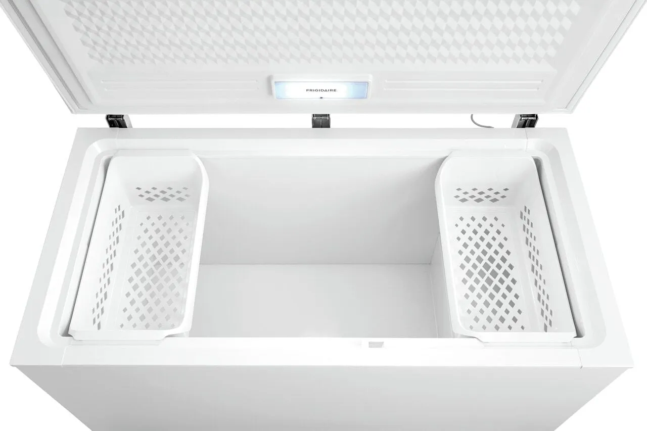 Frigidaire FFFC15M4TW Frigidaire 14.8 Cu. Ft. Chest Freezer
