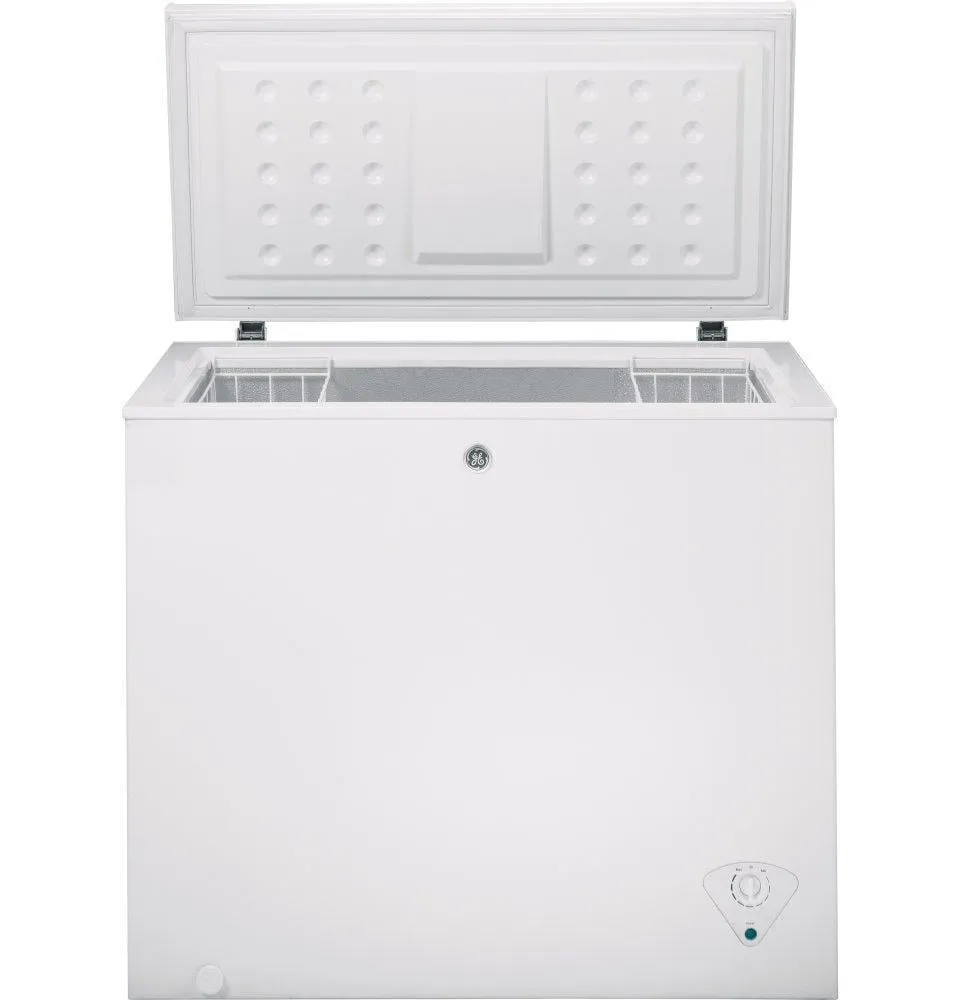 Ge Appliances FCM7SKWW Ge 7.0 Cu. Ft. Manual Defrost Chest Freezer