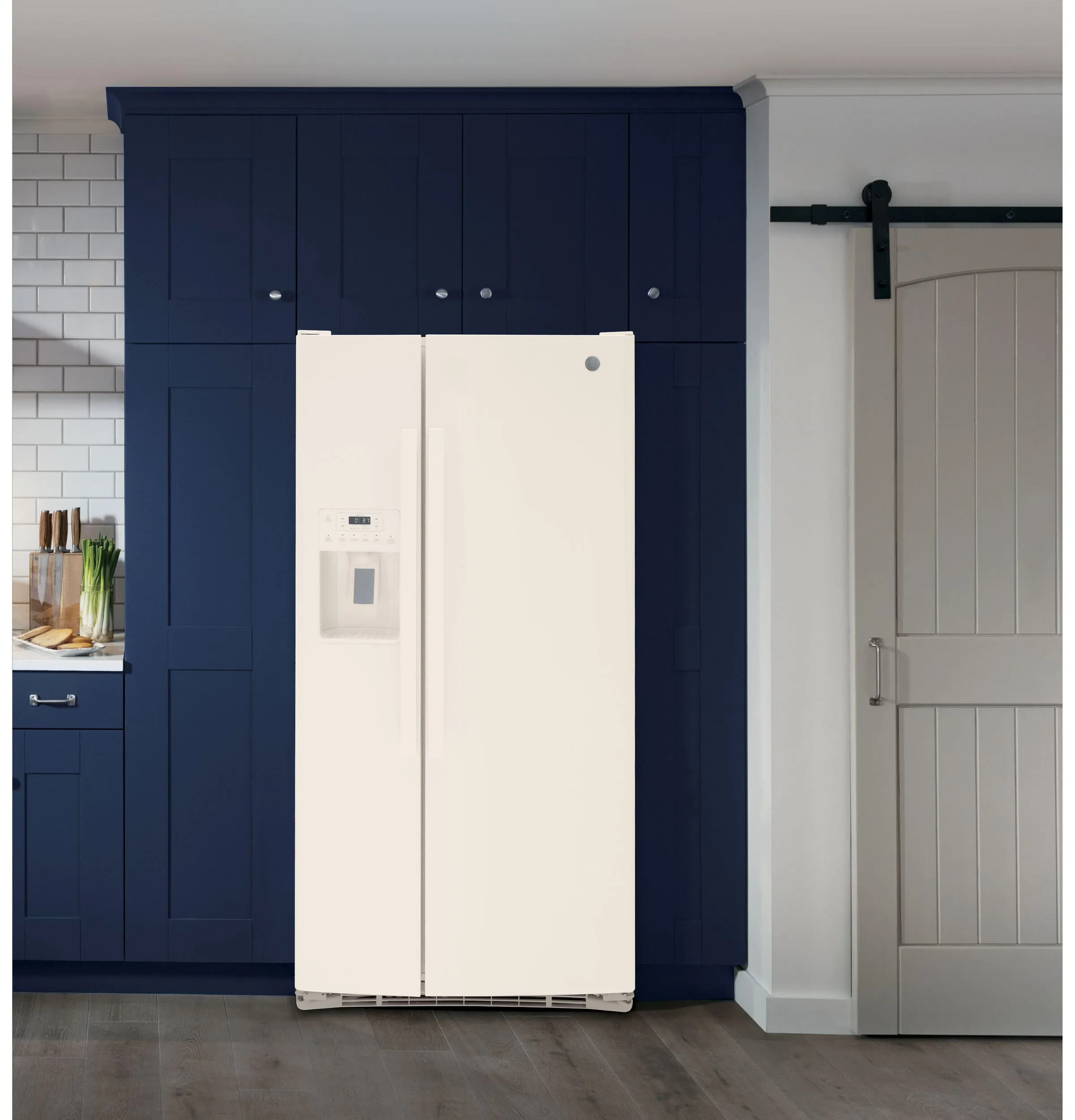 Ge Appliances GSS23GGPCC Ge 23.0 Cu. Ft. Side-By-Side Refrigerator