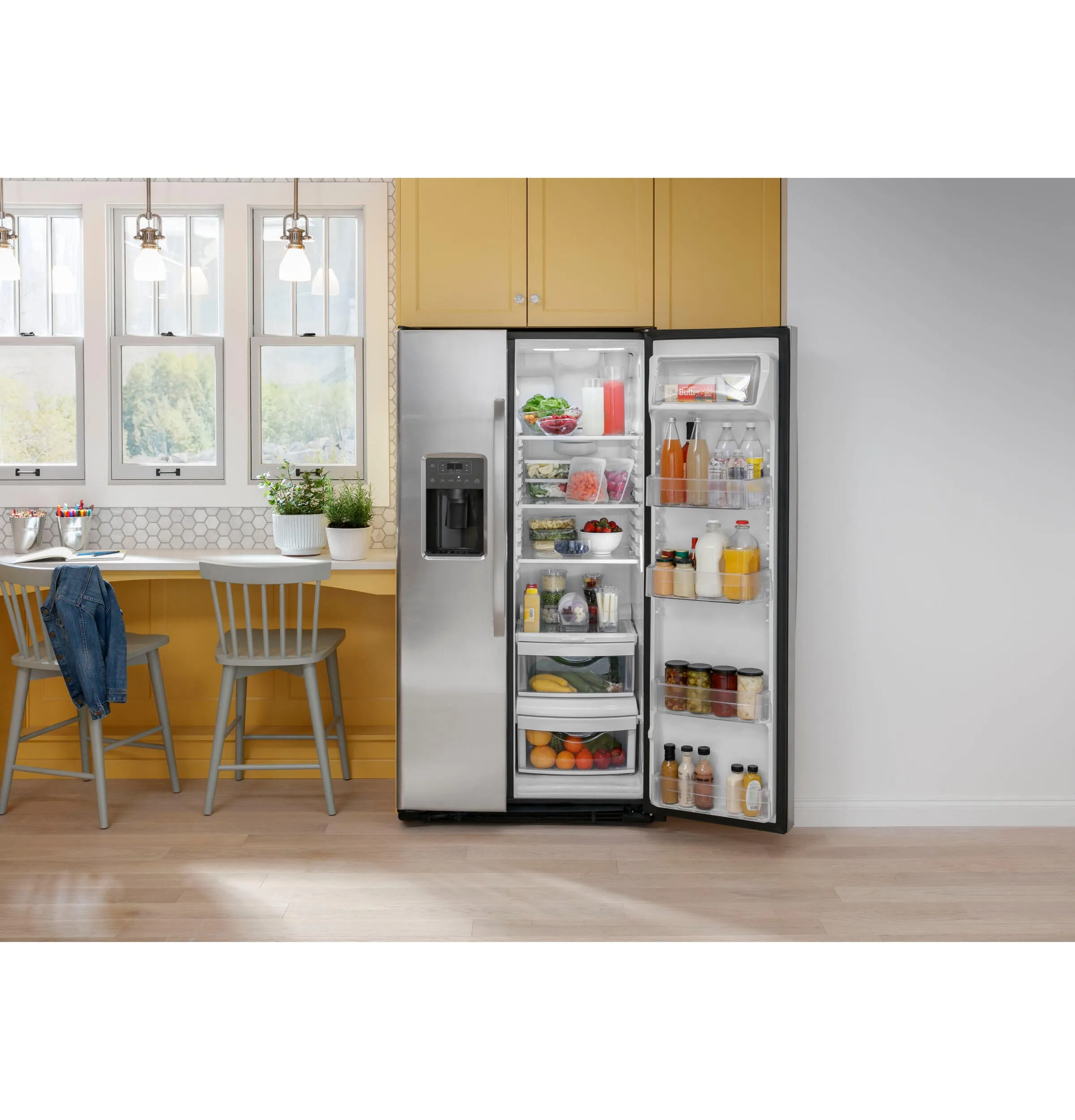 Ge Appliances GSS25GGPWW Ge 25.3 Cu. Ft. Side-By-Side Refrigerator