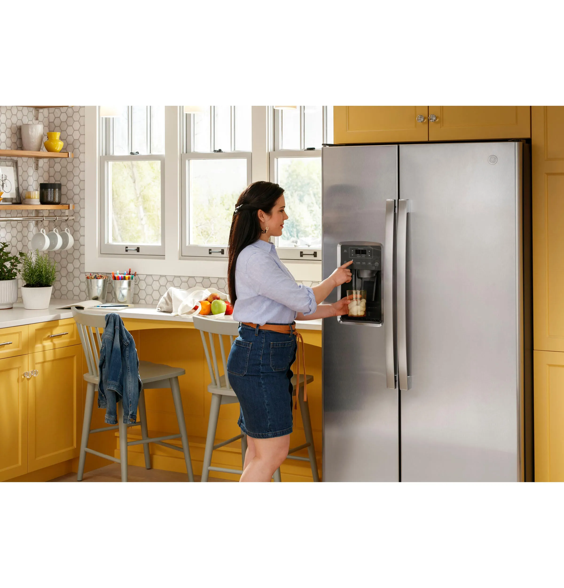 Ge Appliances GSS25GYPFS Ge 25.3 Cu. Ft. Side-By-Side Refrigerator