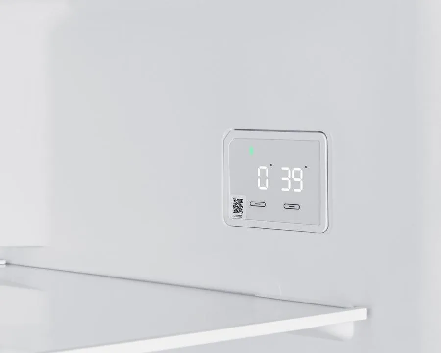 Summit CTR151WLHD 28 Wide Top-Mount Refrigerator-Freezer