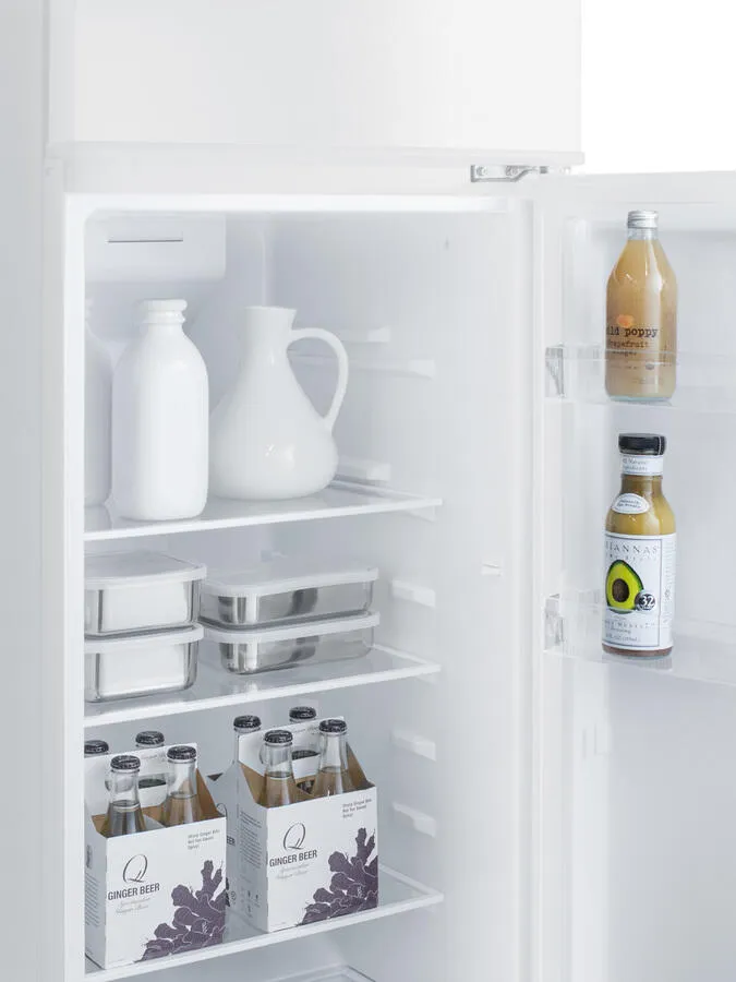 Summit FF922WIM 22 Wide Top Mount Refrigerator-Freezer With Icemaker